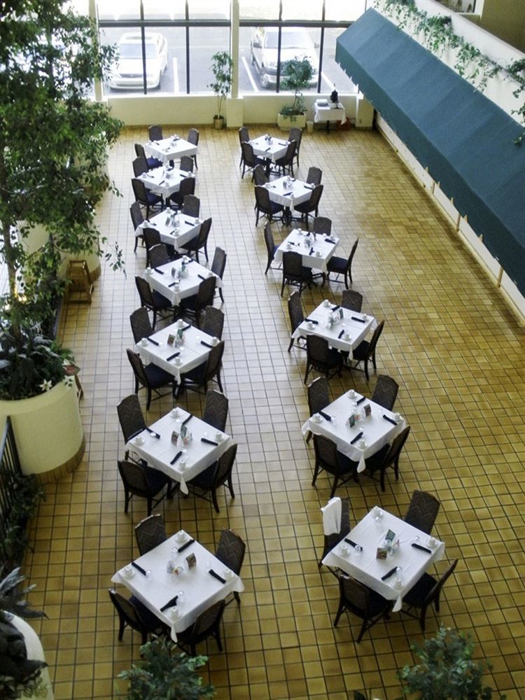 Clarion Hotel Jackson Northwest Restaurant photo